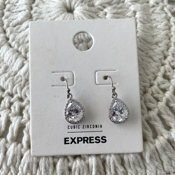Express Jewelry - 🌺 SOLD 🌺 NWT Silver Faux Diamond Earrings